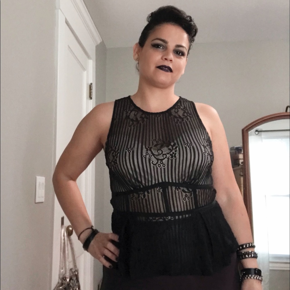 🌻Beautiful see through top🌻